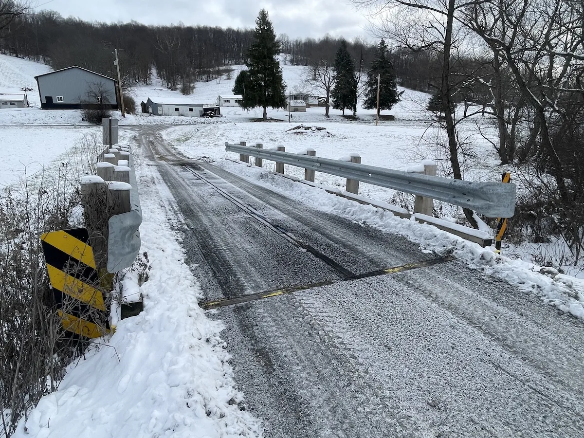 Bridge approach in winter conditions